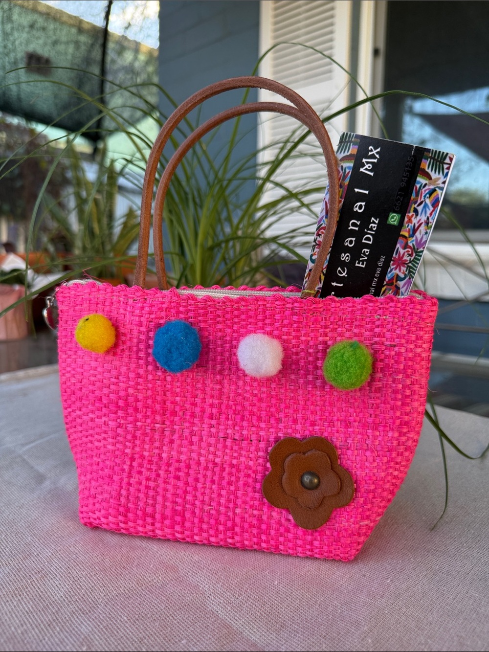 Kids Pink Woven Pom-Pom Tote Bag with Flower Accent . 100 % Henequén .Yucatán Mx